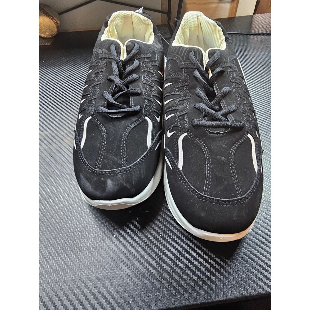 “NEW” Men’s Mission Ridge Size 8 Sneakers
